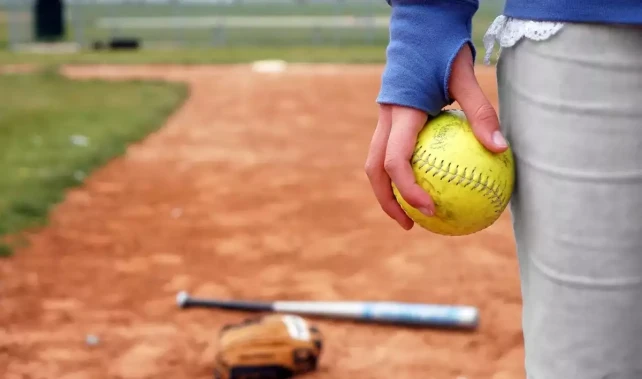 Ketahui 13 Jenis Perlengkapan Olahraga Softball