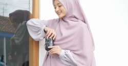 Simak OOTD Muslimah Masa Kini dengan Dress Cantik Elegan