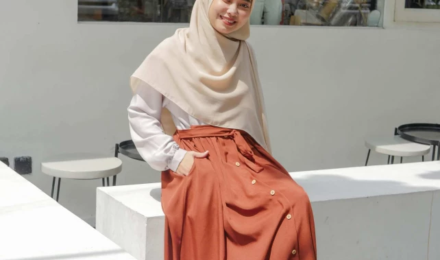 50+ Gamis Dua Warna dengan Look Indah dan Kekinian 2022
